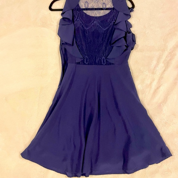 Lace Detail Back Dress (sz S) - Picture 2 of 5